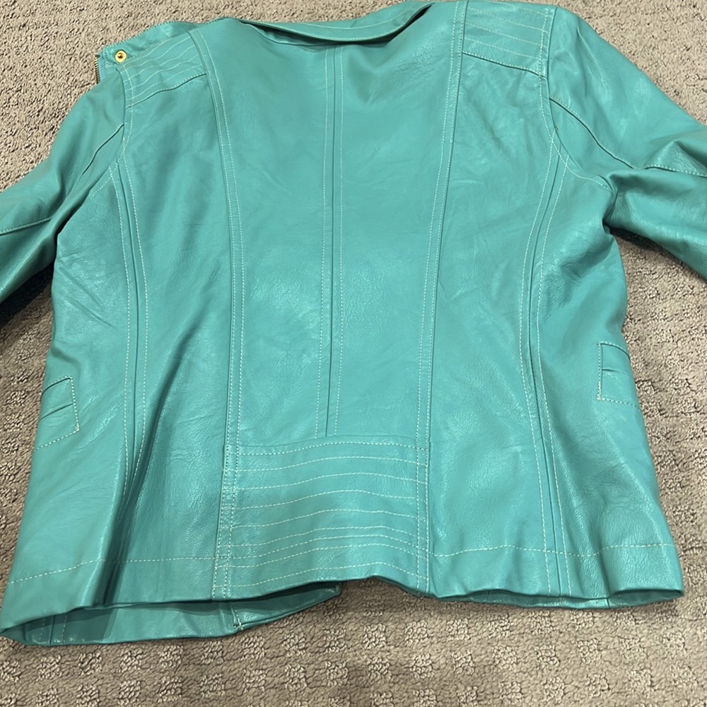 Women’s Jacket - Picture 6 of 7